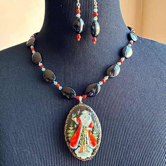 Hand-painted Santa on Russian black Lacquer used as necklace. Festive and Fun - Picture 7 of 10